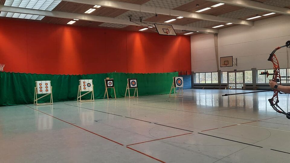 halle-kachel Bogensport-Training in der Dreifachturnhalle Erndtebrück